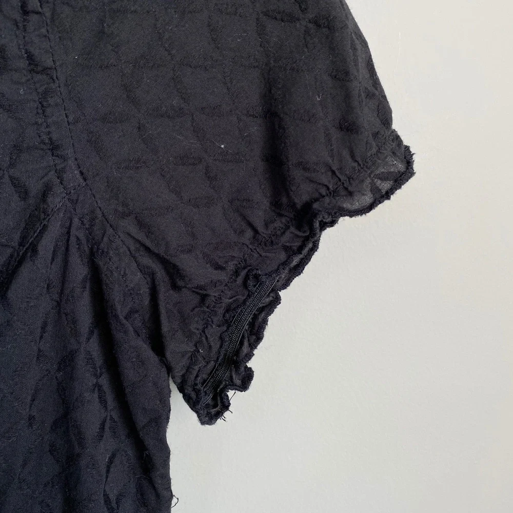 Daytrip Black Textured Blouse - Picture 5 of 9